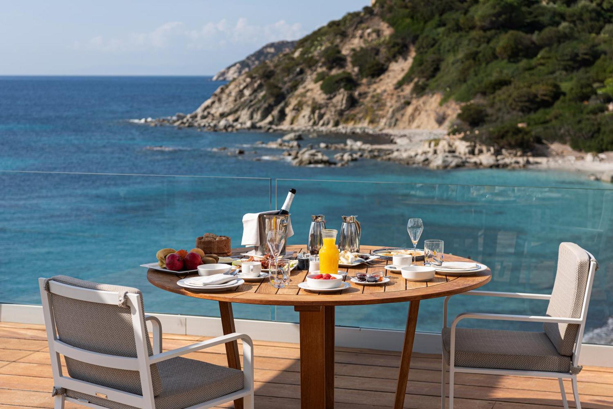 Falkensteiner Resort Capo Boi Villasimius Zimmer foto