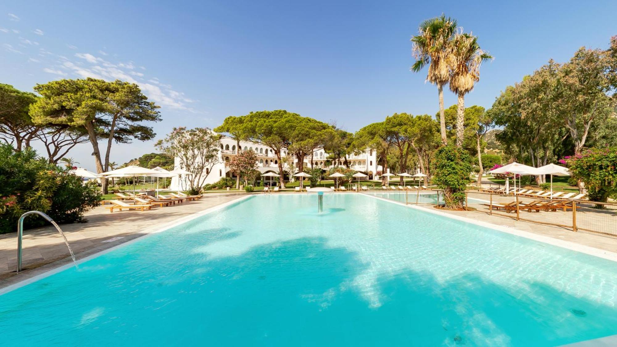 Falkensteiner Resort Capo Boi Villasimius Exterior foto